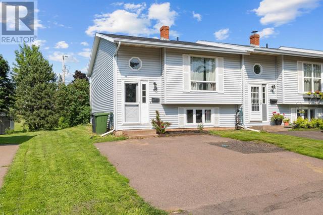 60 Hutchinson Crt, House semidetached with 3 bedrooms, 1 bathrooms and null parking in Charlottetown PE | Image 1