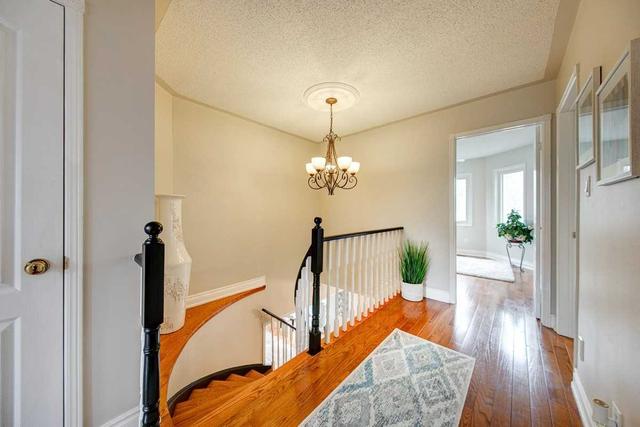 200 Covent Cres, House detached with 4 bedrooms, 4 bathrooms and 4 parking in Aurora ON | Image 10
