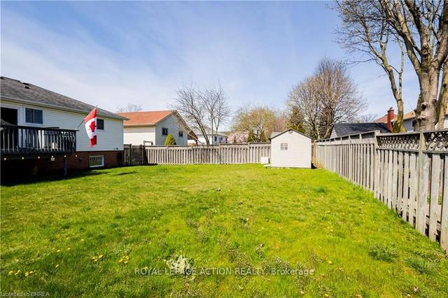 12 Christie Ln, House detached with 3 bedrooms, 2 bathrooms and 3 parking in Brantford ON | Image 10