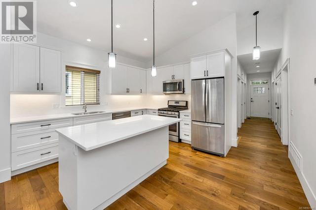 Stainless appliances and quartz counter tops | Image 14