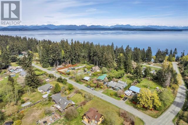 this property is second from the right, on upper Quadra Loop, road to the right leads to the public beach access on Wawakie Rd, a short walk away! | Image 4