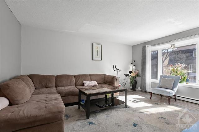3095 Armada Ave, Townhouse with 3 bedrooms, 2 bathrooms and 2 parking in Ottawa ON | Image 4