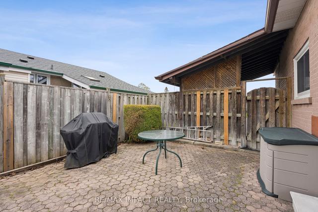 886 Grenoble Blvd, House detached with 3 bedrooms, 2 bathrooms and 5 parking in Pickering ON | Image 31