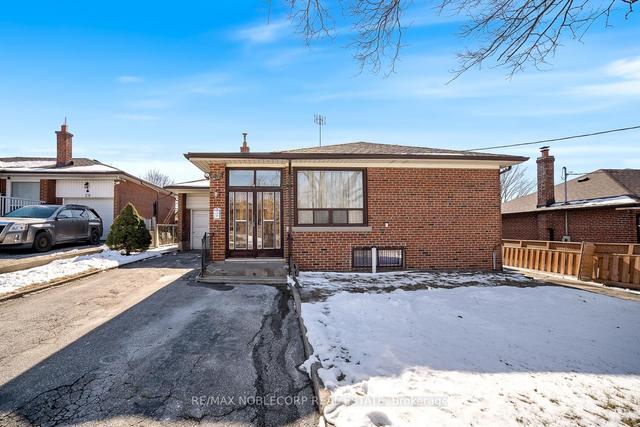 27 Deevale Rd, House detached with 3 bedrooms, 2 bathrooms and 6 parking in Toronto ON | Image 23