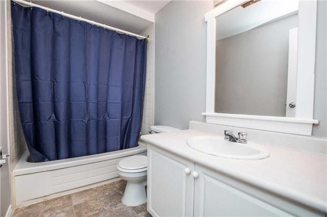7 Burns Cir, House attached with 3 bedrooms, 1 bathrooms and 2 parking in Barrie ON | Image 7