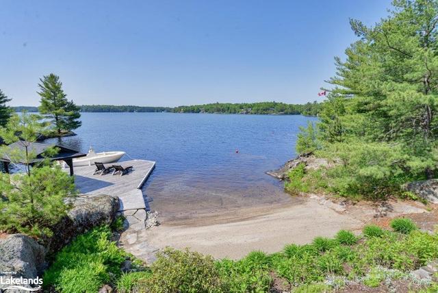 1032 The Tom Wroe Rd, House detached with 4 bedrooms, 4 bathrooms and null parking in Muskoka Lakes ON | Image 19