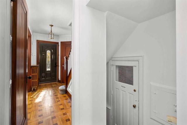 372 St Germain Ave, House detached with 3 bedrooms, 2 bathrooms and 1 parking in Toronto ON | Image 15