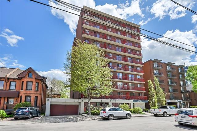 702 - 141 Catharine St S, Condo with 1 bedrooms, 1 bathrooms and 1 parking in Hamilton ON | Image 1