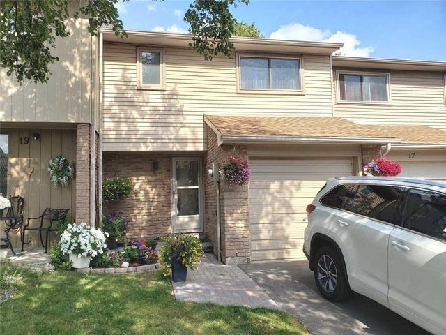 18 - 1522 Lancaster Dr, Townhouse with 3 bedrooms, 2 bathrooms and 2 parking in Oakville ON | Image 1