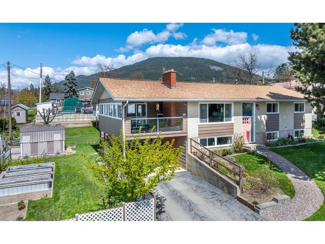 1018 Birch Street, House detached with 5 bedrooms, 3 bathrooms and null parking in Creston BC | Image 1