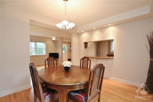 22 Gould St, House detached with 3 bedrooms, 2 bathrooms and 4 parking in Ottawa ON | Image 10