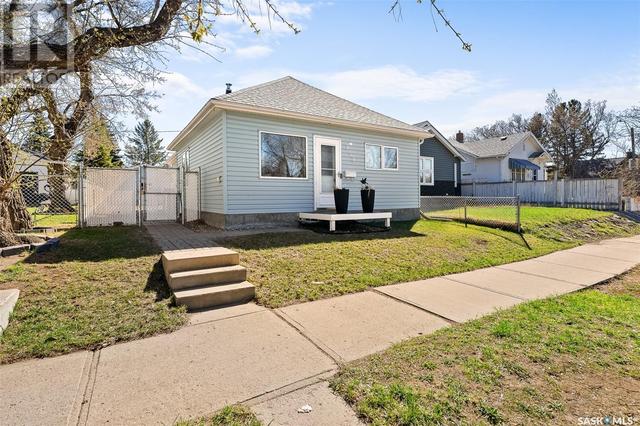 959 Iroquois Street W, House detached with 2 bedrooms, 1 bathrooms and null parking in Moose Jaw SK | Image 38
