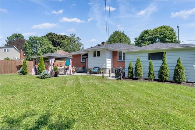 367 Mcewen Dr, House detached with 2 bedrooms, 2 bathrooms and 5 parking in Kingston ON | Image 37
