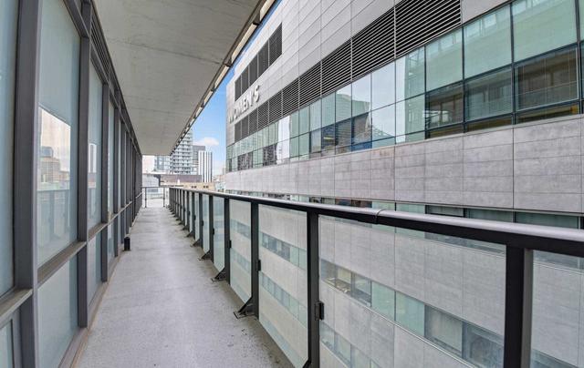 1010 - 832 Bay St, Condo with 3 bedrooms, 2 bathrooms and 1 parking in Toronto ON | Image 28