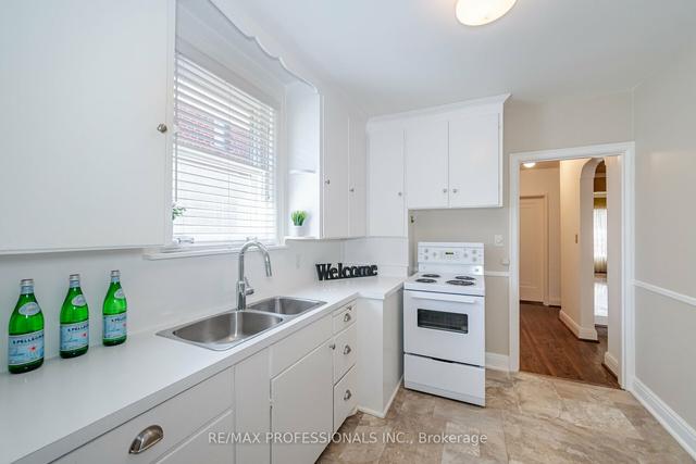125 Strath Ave, House detached with 2 bedrooms, 2 bathrooms and 4 parking in Toronto ON | Image 40