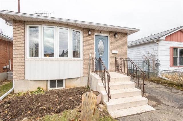 31 Grandview Drive, House detached with 4 bedrooms, 1 bathrooms and null parking in St. Catharines ON | Image 1