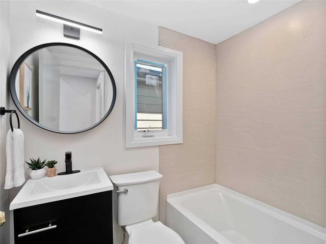 62 Foxley St, House attached with 3 bedrooms, 4 bathrooms and 1 parking in Toronto ON | Image 11