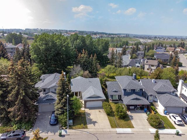 162 Macewan Ridge Circle Nw, House detached with 4 bedrooms, 3 bathrooms and 4 parking in Calgary AB | Image 2