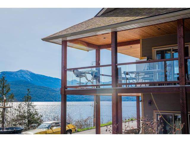 3558 Sprague St, House detached with 3 bedrooms, 4 bathrooms and null parking in Central Kootenay D BC | Image 49