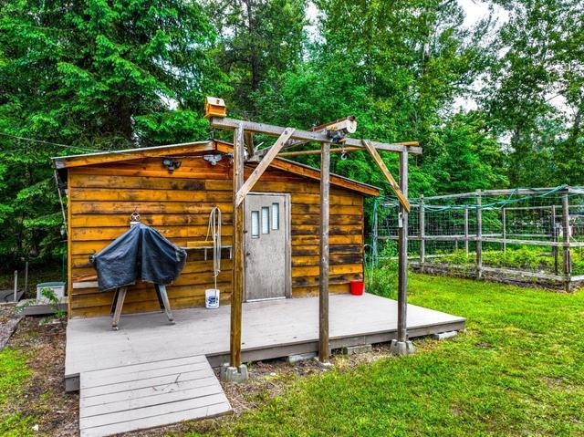 8918 Moyie Avenue, House detached with 2 bedrooms, 1 bathrooms and null parking in Central Kootenay B BC | Image 33