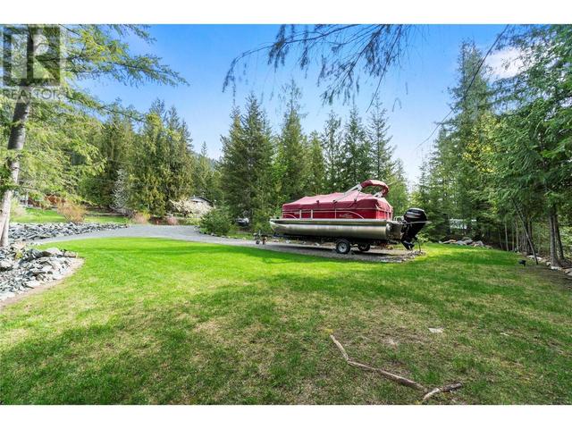 7430 Stampede Trail, House detached with 3 bedrooms, 2 bathrooms and 4 parking in Columbia Shuswap F BC | Image 81