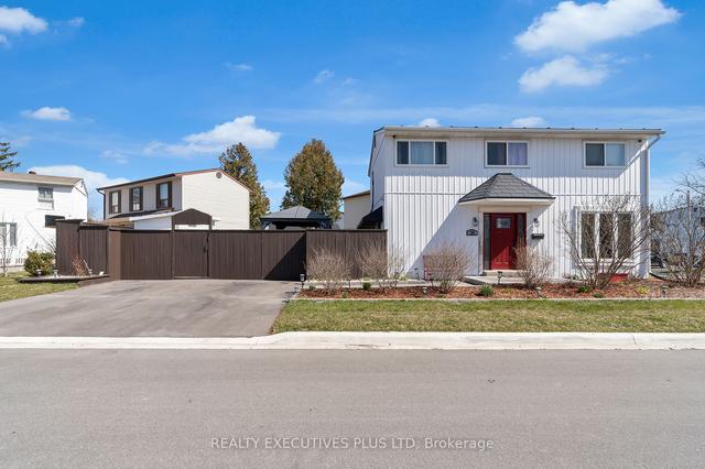 38 Huntingwood Cres, House detached with 4 bedrooms, 2 bathrooms and 2 parking in Brampton ON | Image 1