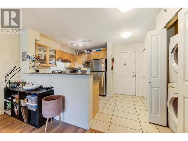 400 - 551 Yates Road, Condo with 2 bedrooms, 1 bathrooms and 1 parking in Kelowna BC | Image 9