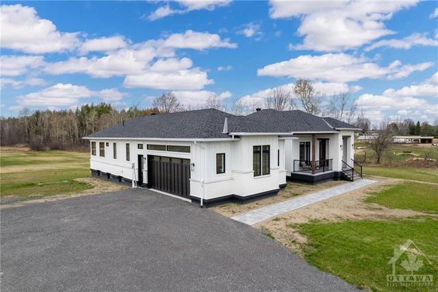 4686 Birchgrove Rd, House detached with 4 bedrooms, 3 bathrooms and 10 parking in Ottawa ON | Image 2