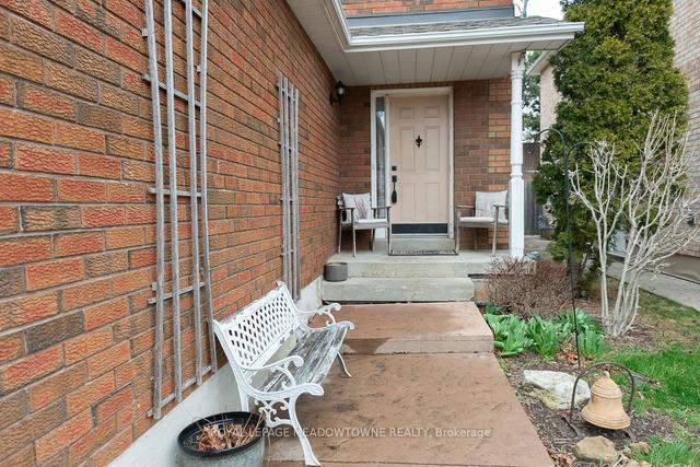 70 Ravenscliff Crt, House detached with 3 bedrooms, 2 bathrooms and 5 parking in Brampton ON | Image 24