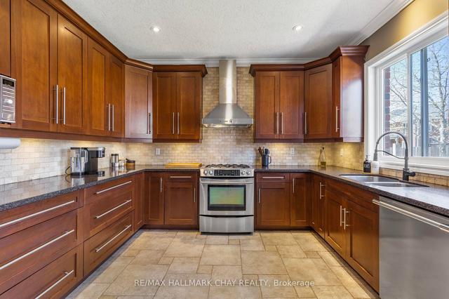 16 Spencer Dr, House detached with 4 bedrooms, 4 bathrooms and 6 parking in Barrie ON | Image 3