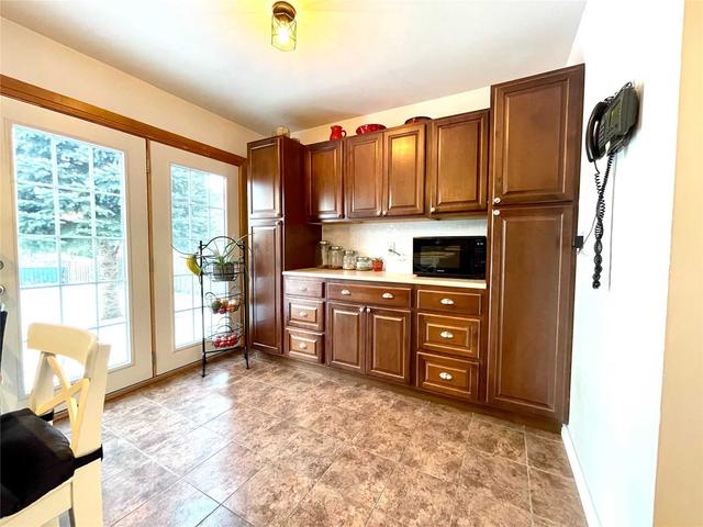 7222 Fayette Circ, House semidetached with 4 bedrooms, 2 bathrooms and 5 parking in Mississauga ON | Image 2
