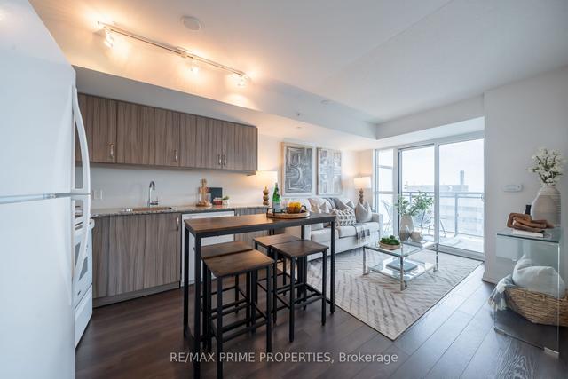2104 - 30 Meadowglen Pl, Condo with 1 bedrooms, 2 bathrooms and 1 parking in Toronto ON | Image 3