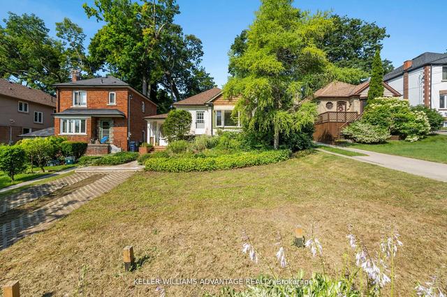 21 Glen Davis Cres, House detached with 4 bedrooms, 5 bathrooms and 2 parking in Toronto ON | Image 2