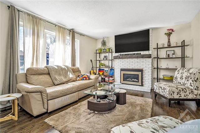 3471 Paul Anka Drive, Townhouse with 3 bedrooms, 3 bathrooms and 3 parking in Ottawa ON | Image 4