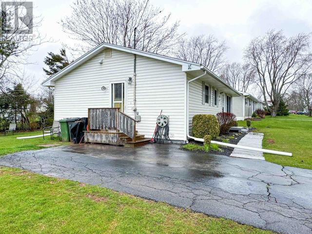 33 Bonavista Dr, House detached with 3 bedrooms, 1 bathrooms and null parking in Cornwall PE | Image 6