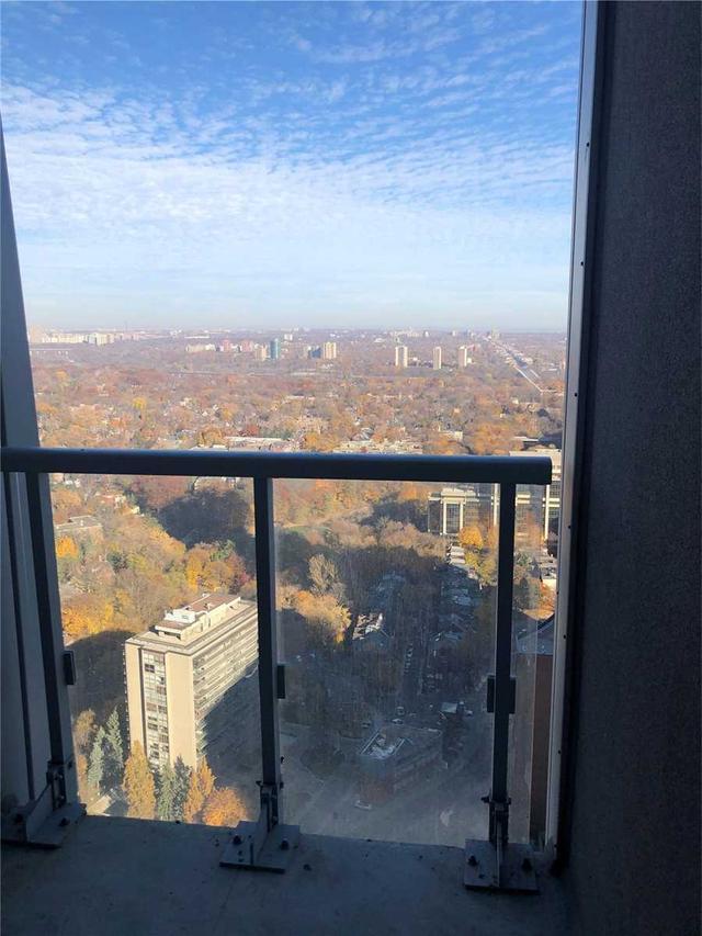 3908 - 1 Yorkville Ave, Condo with 2 bedrooms, 2 bathrooms and 0 parking in Toronto ON | Image 3