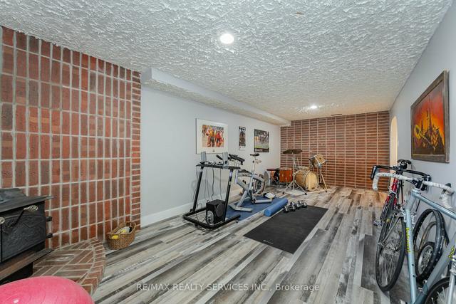 13 Barrington Cres, House attached with 3 bedrooms, 2 bathrooms and 3 parking in Brampton ON | Image 25