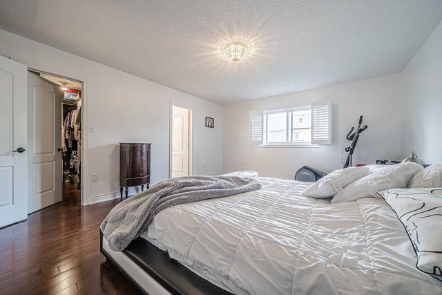 561 Mulock Crt, House attached with 3 bedrooms, 4 bathrooms and 4 parking in Newmarket ON | Image 15
