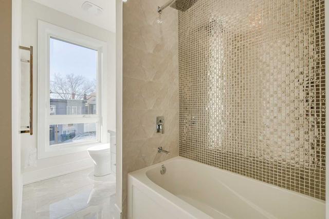 375 Jones Ave, House detached with 3 bedrooms, 4 bathrooms and 2 parking in Toronto ON | Image 21