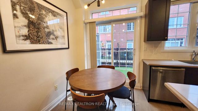 62 Raffeix Ln, Townhouse with 2 bedrooms, 3 bathrooms and 1 parking in Toronto ON | Image 4