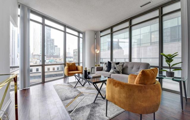 1010 - 832 Bay St, Condo with 3 bedrooms, 2 bathrooms and 1 parking in Toronto ON | Image 8