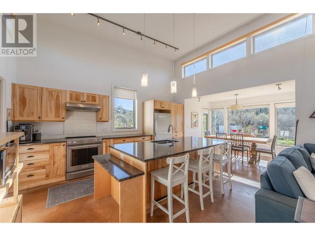 5824 Lewes Ave, House detached with 3 bedrooms, 2 bathrooms and 2 parking in Summerland BC | Image 10