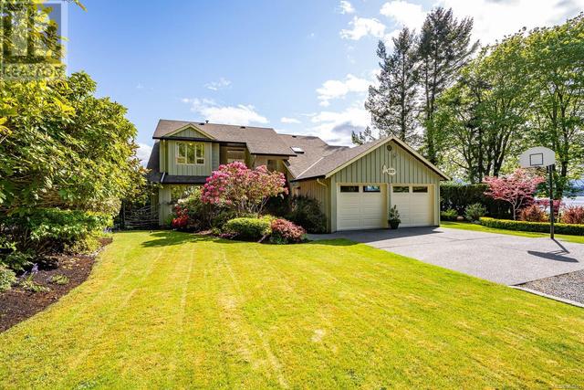 2327 Comox Ave, House detached with 5 bedrooms, 5 bathrooms and 10 parking in Comox BC | Image 4