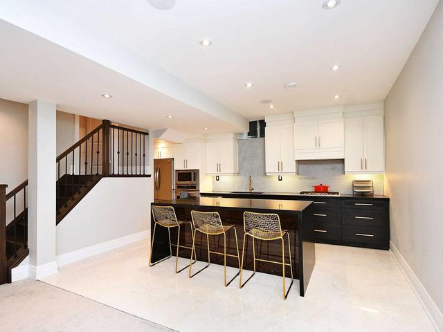 14 Coach House Ct, House detached with 4 bedrooms, 5 bathrooms and 6 parking in Brampton ON | Image 3