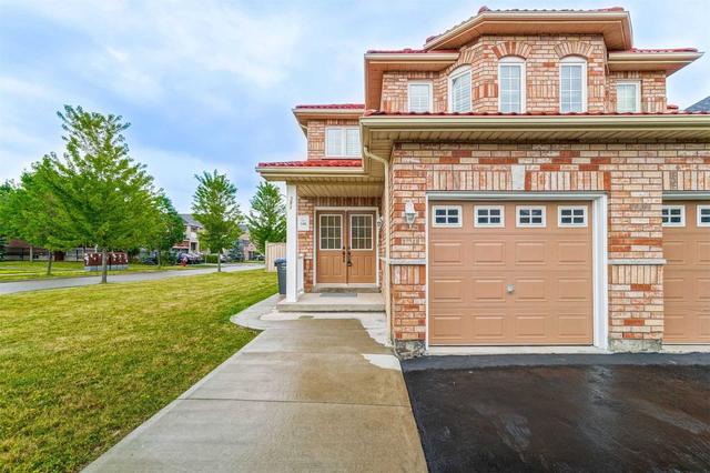 363 Krotone Cres, House semidetached with 3 bedrooms, 3 bathrooms and 4 parking in Mississauga ON | Image 1