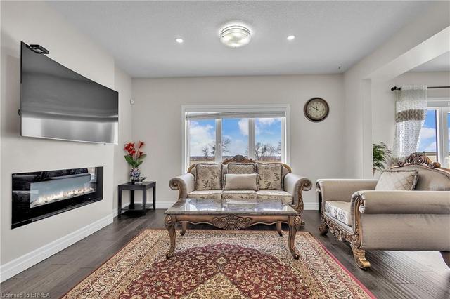 22 Morris St, House detached with 6 bedrooms, 4 bathrooms and 4 parking in Brant ON | Image 5