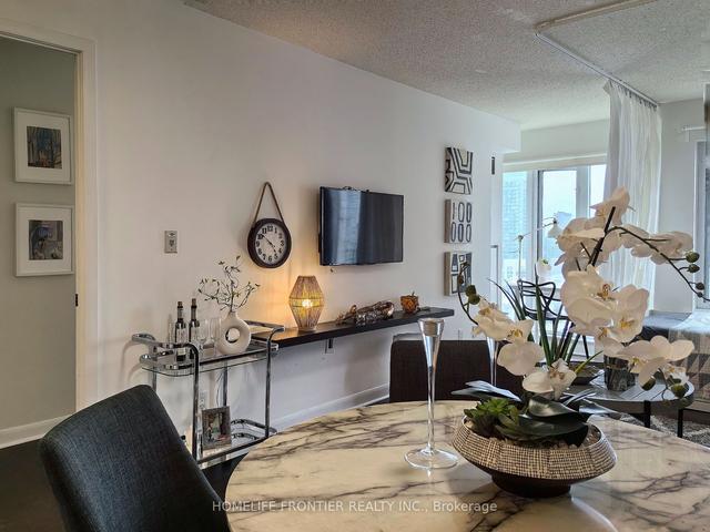 3005 - 210 Victoria St, Condo with 1 bedrooms, 1 bathrooms and 0 parking in Toronto ON | Image 3