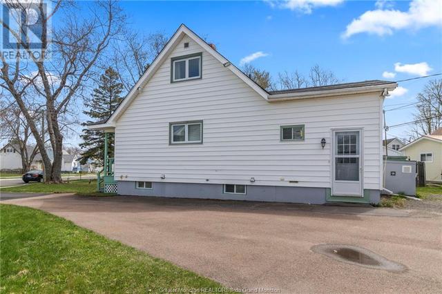 84 Humphrey St, House detached with 4 bedrooms, 1 bathrooms and null parking in Moncton NB | Image 3