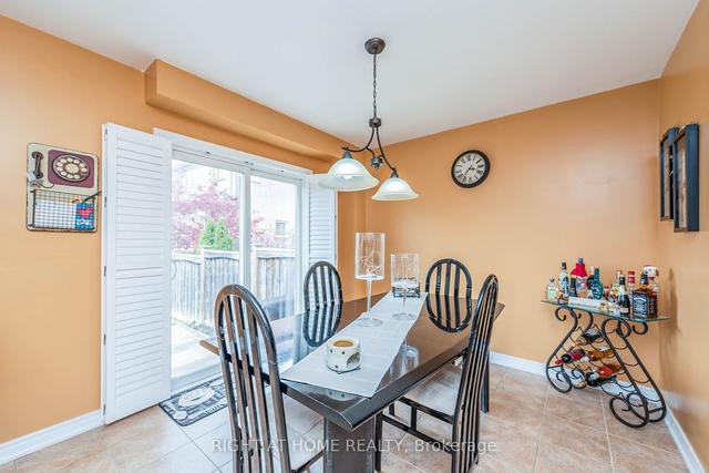 49 Oak Park Cres, House attached with 3 bedrooms, 3 bathrooms and 5 parking in Vaughan ON | Image 2