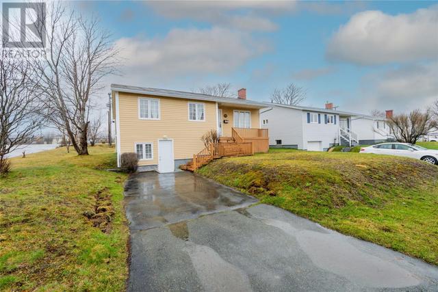 54 Smallwood Drive, House detached with 3 bedrooms, 1 bathrooms and null parking in Mount Pearl NL | Image 2